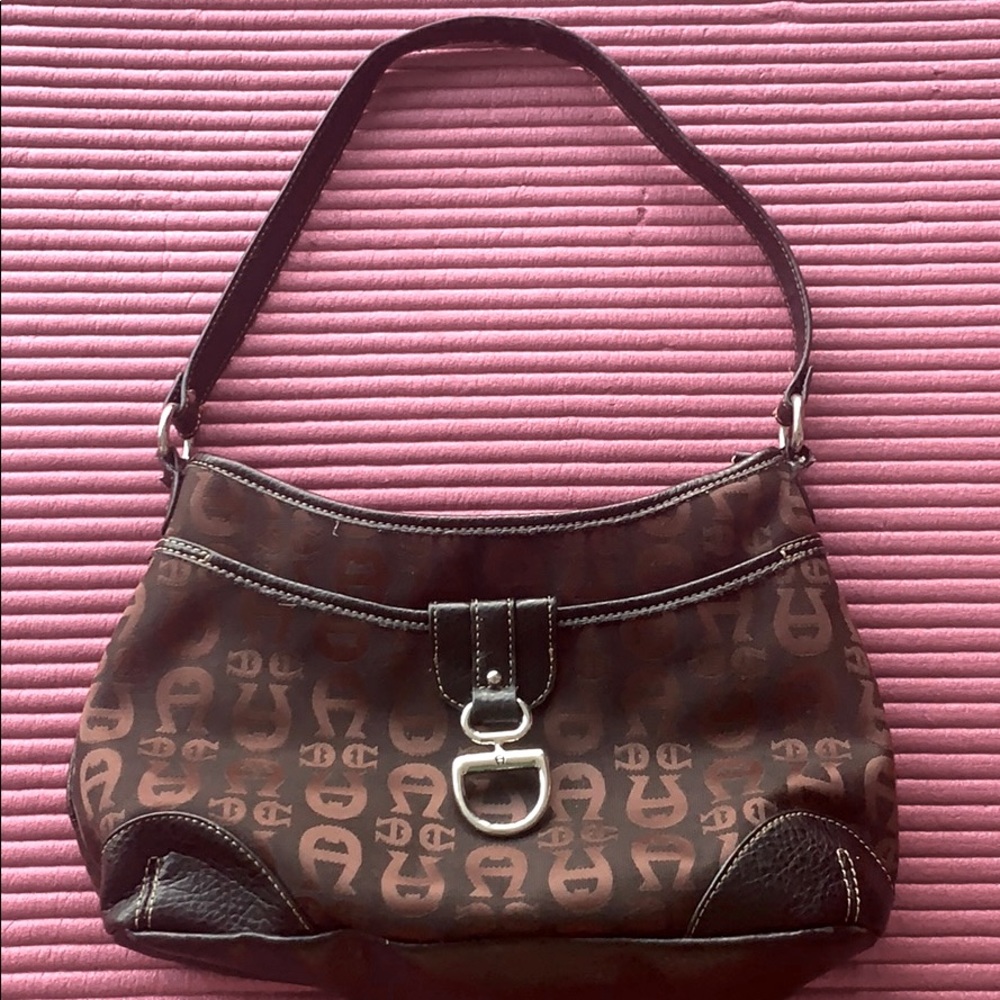 great condition w/ little crack on inner  strap